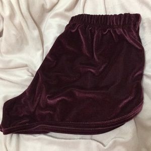 ❤️Brandy Melville burgundy velvet booty shorts❤️